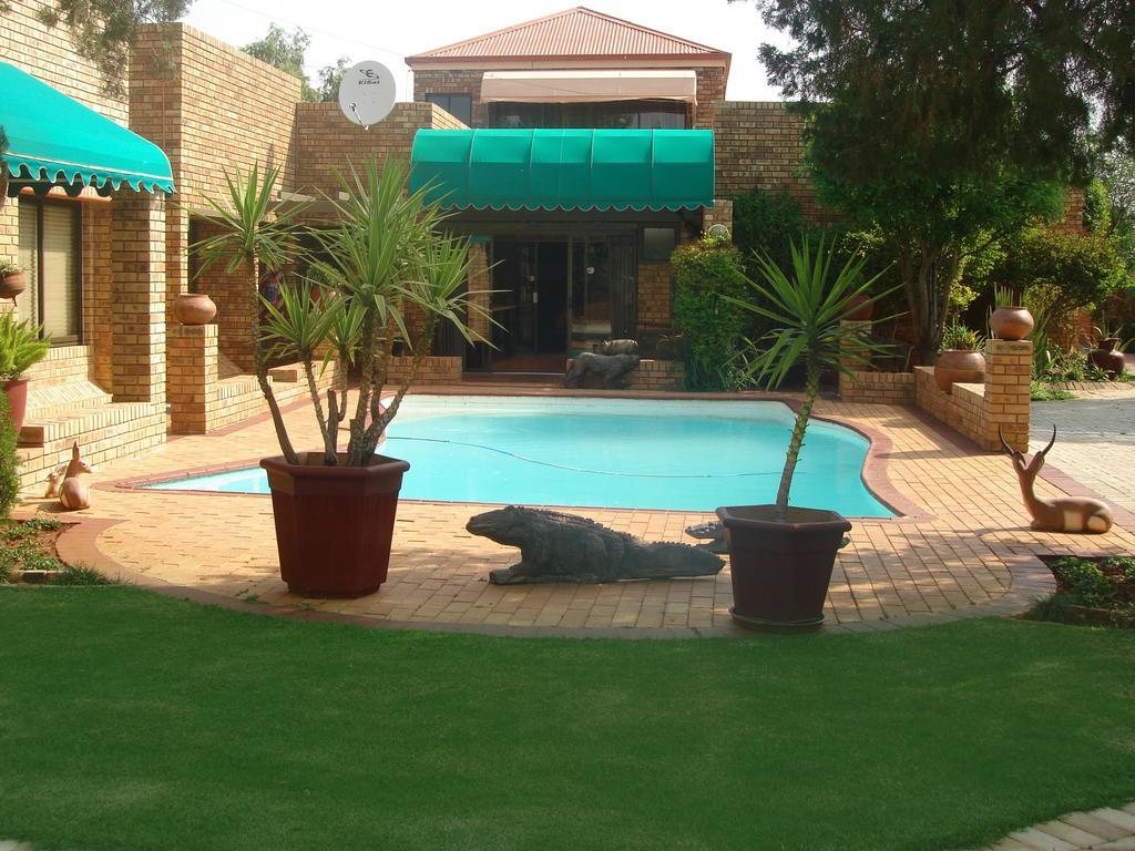 Boga Legaba Guest House & Conference Centre Mafikeng Exterior photo