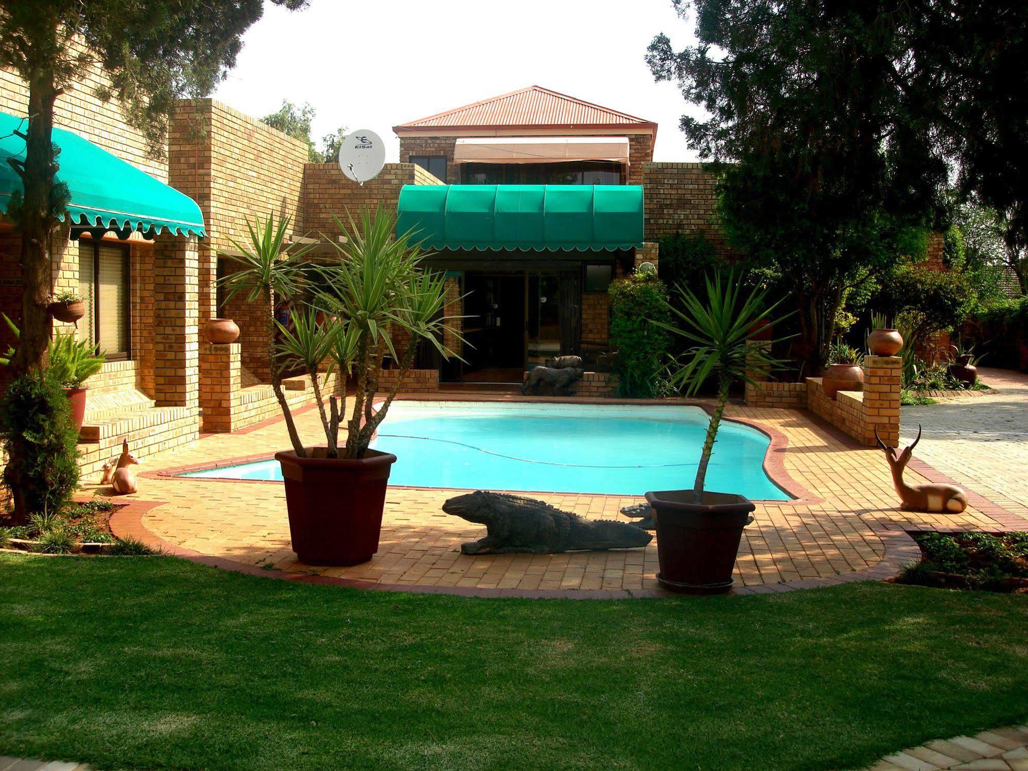 Boga Legaba Guest House & Conference Centre Mafikeng Exterior photo