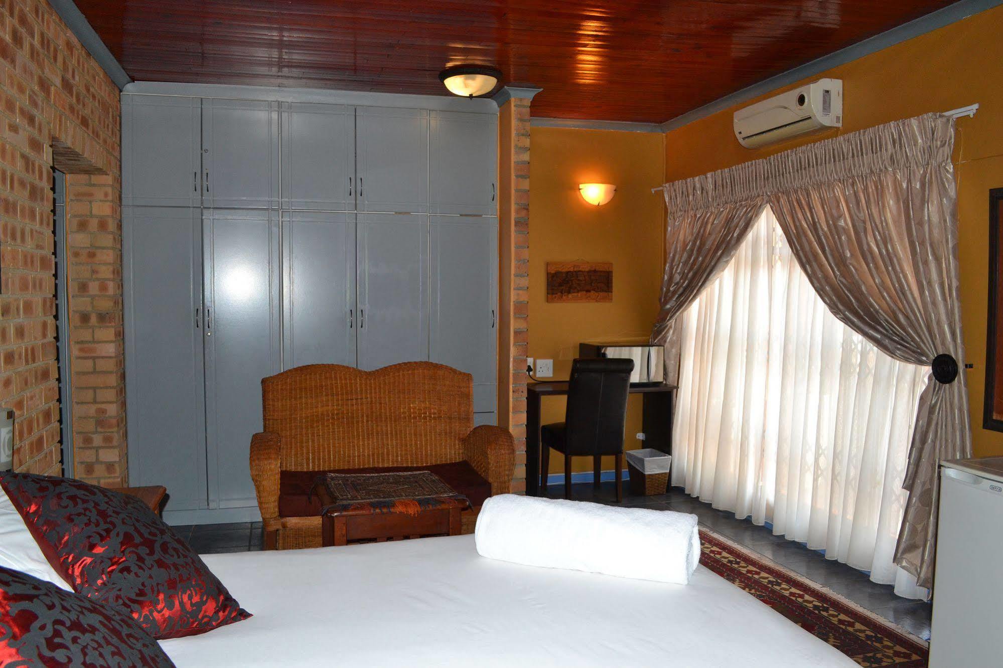 Boga Legaba Guest House & Conference Centre Mafikeng Exterior photo