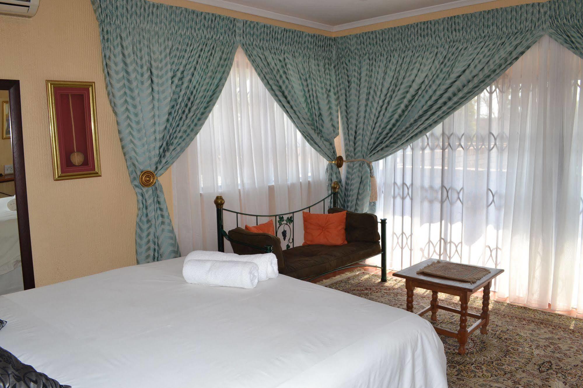 Boga Legaba Guest House & Conference Centre Mafikeng Exterior photo