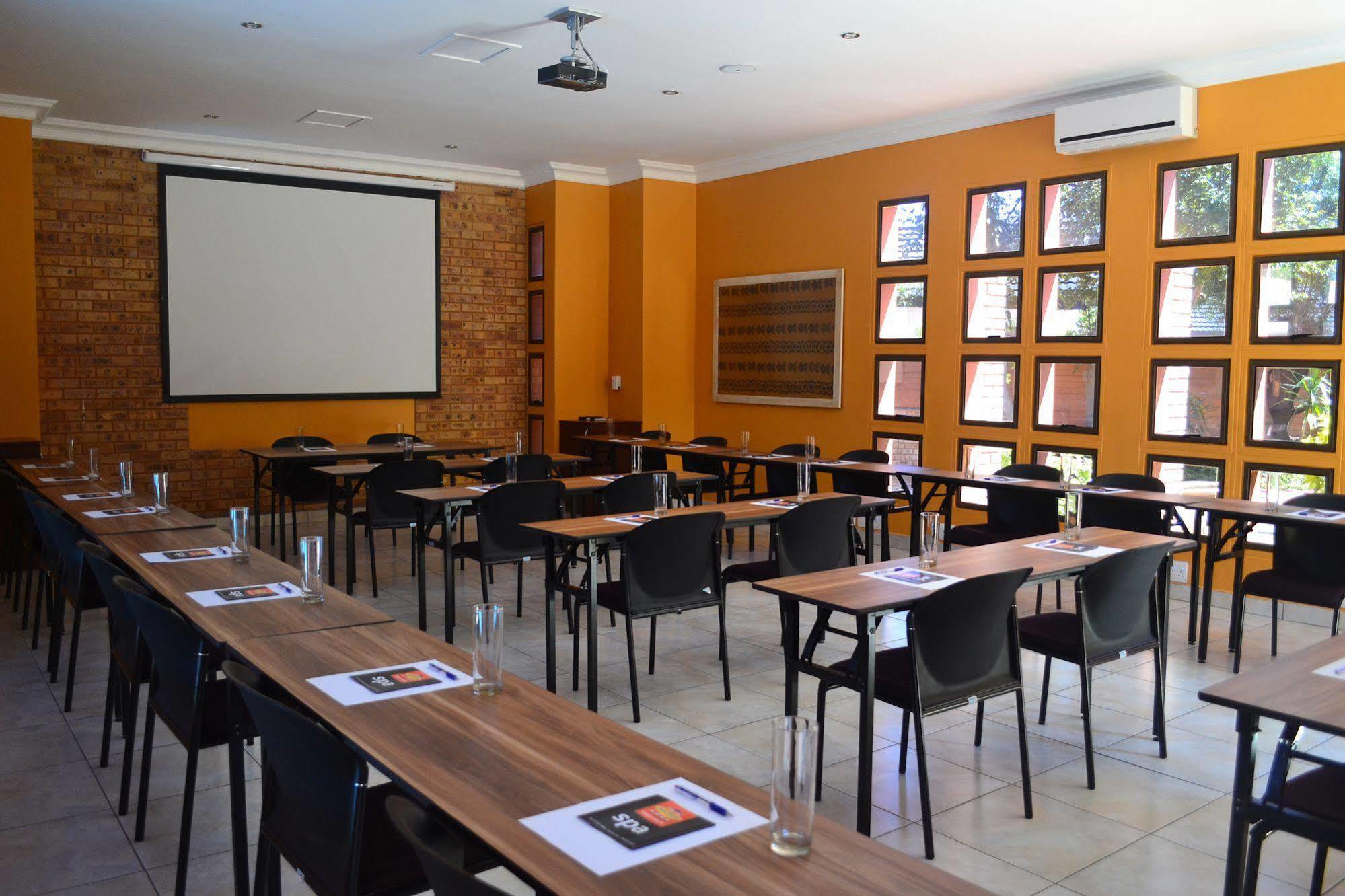 Boga Legaba Guest House & Conference Centre Mafikeng Exterior photo